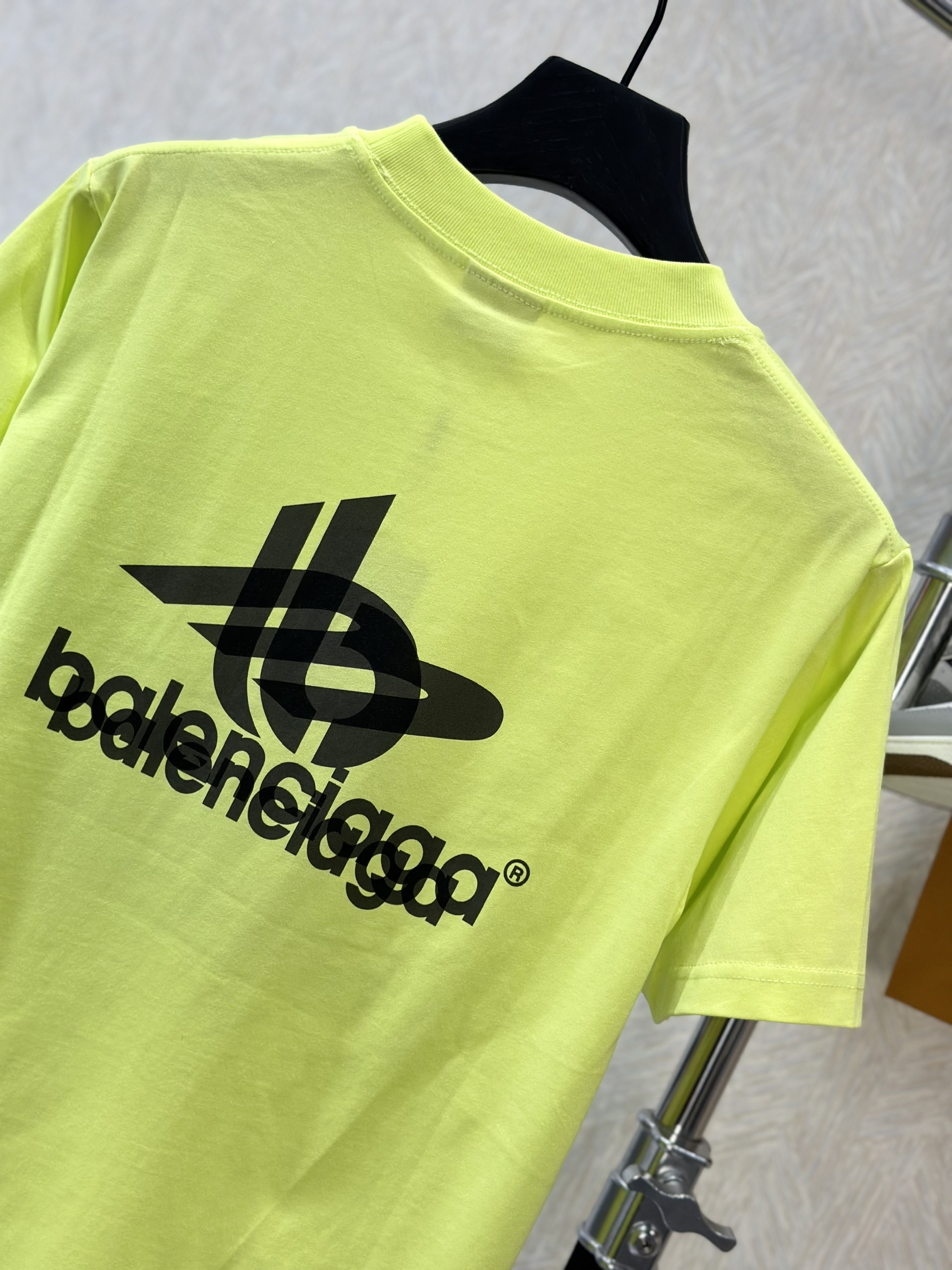 Áo phông T-shirt Balenciaga B Xanh nõn chuối họa tiết chữ lồng Đen Like Auth on web VTN